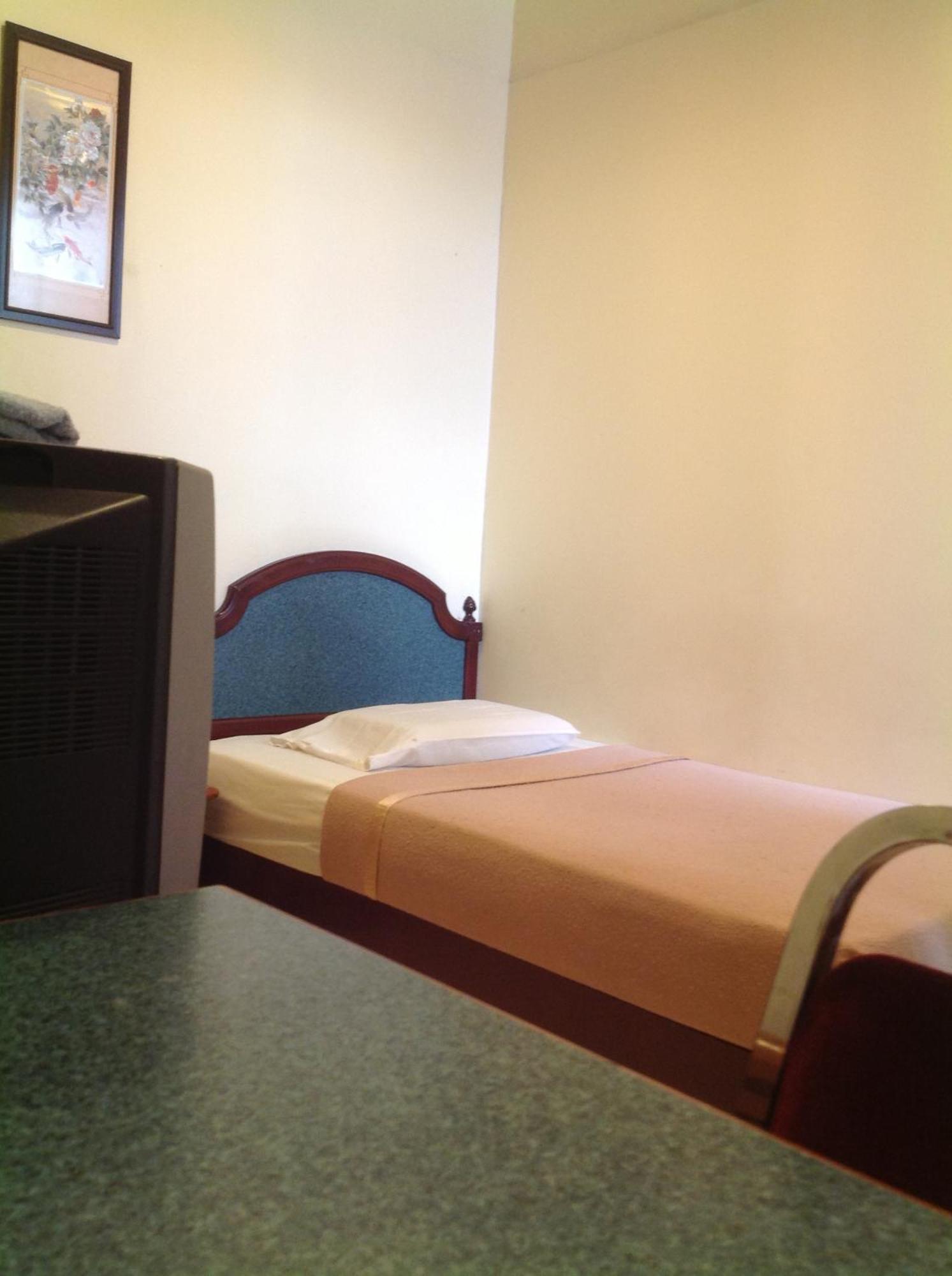 Hotel Morning Glory Kudat Zimmer foto